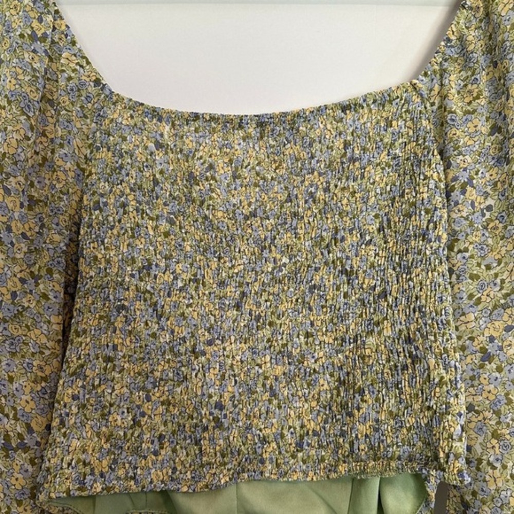 She + Sky Floral Crop Top Womens Large‎ Green Blue Smocked Ruched Long Sleeve - Picture 4 of 6